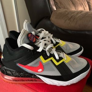 Nike - LeBron 18 Low 'Sylvester vs Tweety'